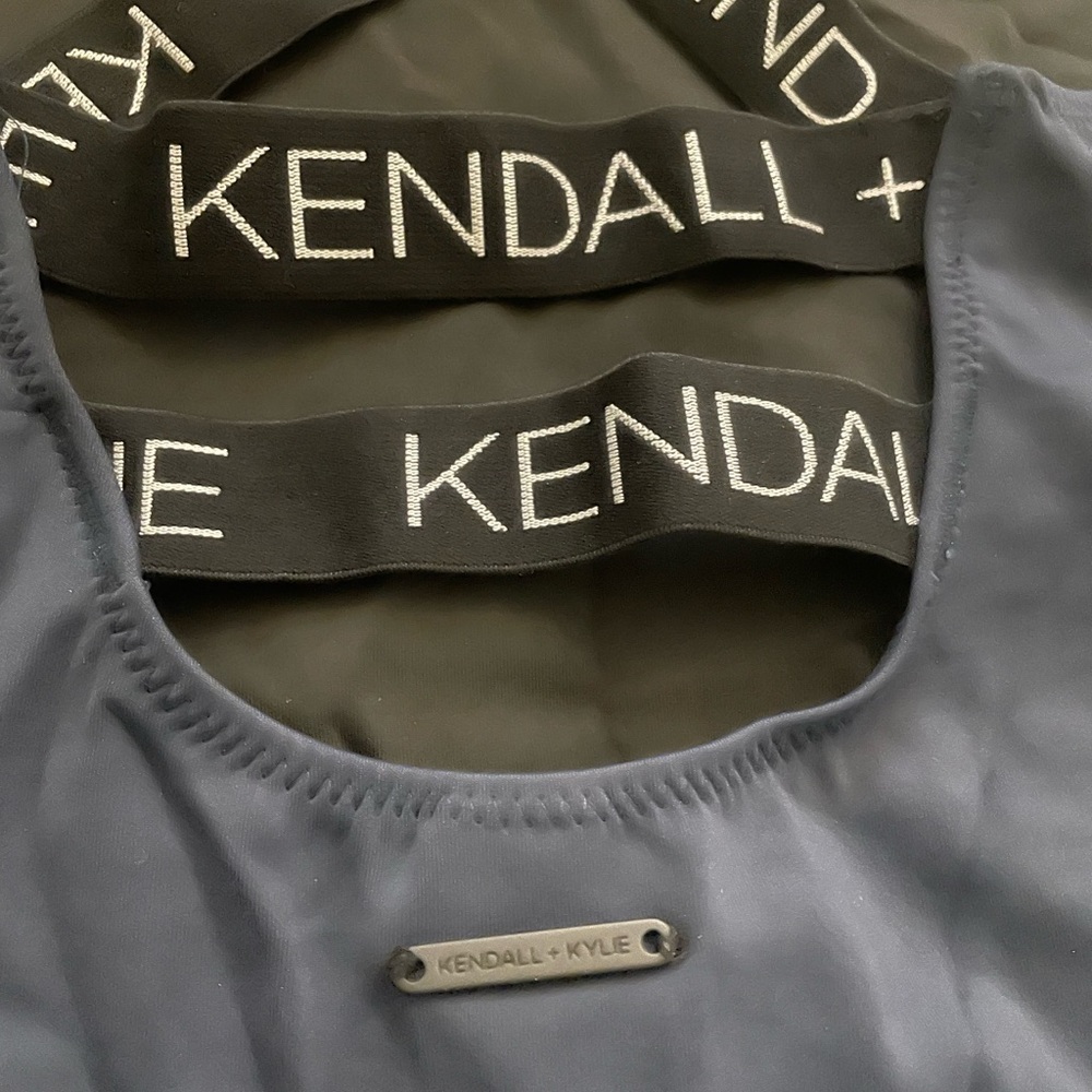 Kendal + Kylie one piece bikini size 14y
2/20$ mix and match